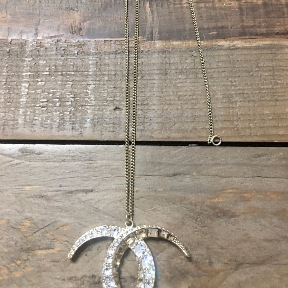 📌SOLD📌 CHANEL Dubai Necklace Pendant - Picture 3 of 5